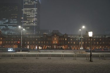 雪の東京駅